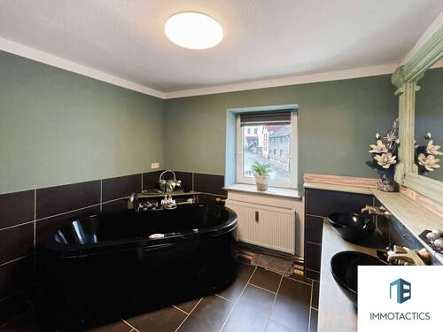 Badezimmer mit Wanne Haus 1 OG - 