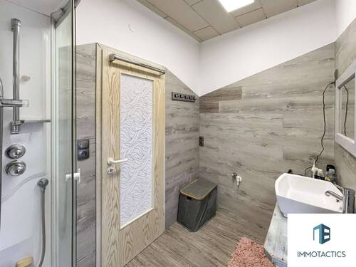 Badezimmer mit Wellnessdusche Haus 1 OG - 