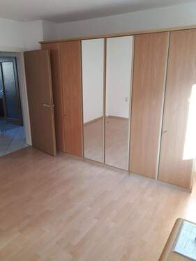Schlafzimmer mit Schrank - Etagenwohnung mit 63,00 m² in Oberndorf zur Miete