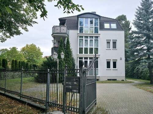 Einfahrt - Mehrfamilienhaus, Wohnhaus zum Kaufen in Erkner