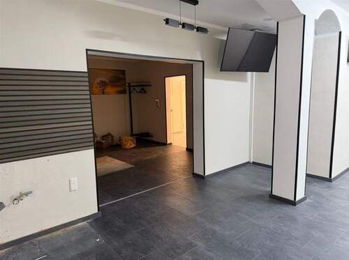 Eingangsbereich - Attraktives BüroPraxis in Top-Lage mit Potenzial zur Wohnnutzung