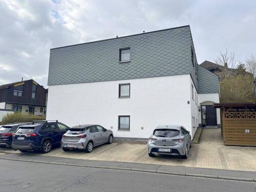Vorderansicht - Selber einziehen oder Vermieten wo andere Urlaub machen! 3- Zimmer Wohnung mit Balkon in ruhiger, aber dennoch zentra...