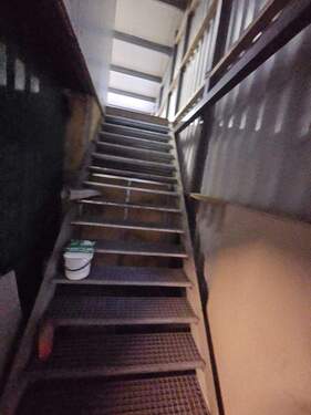 Treppe zur oberen Lagerebene - 