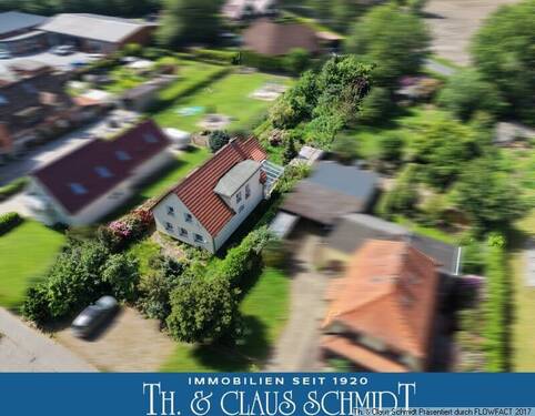 Wohnhaus mit 1243 m² Grundstück - Energetisch saniertes Wohnhaus mit 1.243 m² Grundstück am Stadtrand von Oldenburg