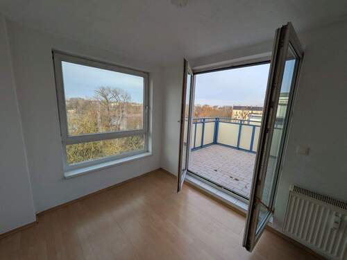 Wohnzimmer Blick zum Weissense - Etagenwohnung mit 95,10 m&sup2; in Berlin zum Kaufen