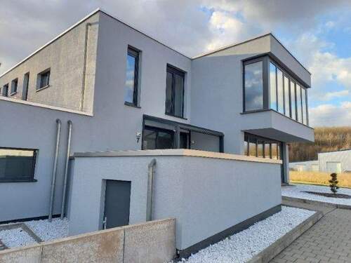 Ansicht - Perfekt für moderne, innovative Dienstleistungsunternehmen! Repräsentativer, Bürokomplex mit Verwaltungsgebäude und 7300 ² Grundstück, in St. Ingbert