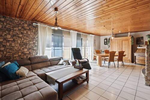 Haus 1: Wohnen & Essen - 