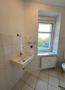 Badezimmer mit Fenster - 