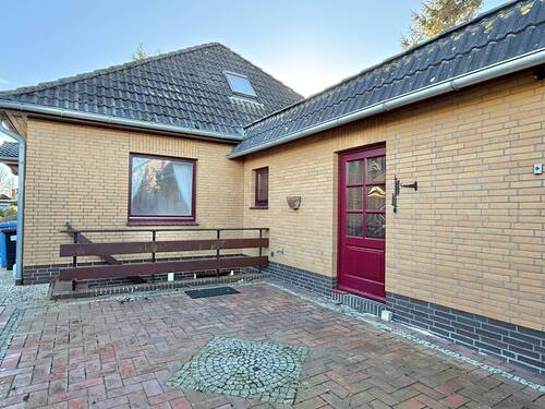 Eingang Gästeappartement - 8 Zimmer Mehrfamilienhaus, Wohnhaus in Butjadingen