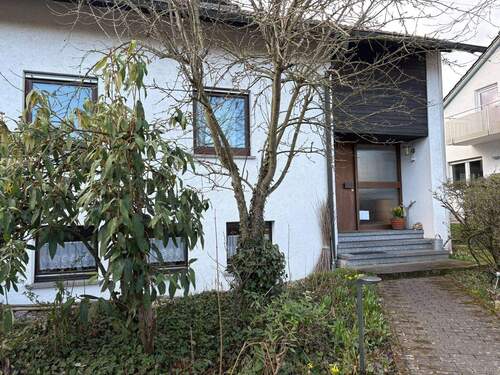 Zugang - 6 Zimmer Mehrfamilienhaus, Wohnhaus in Dettenhausen