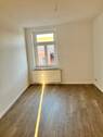Wohnen - Schöne 2-Raum Whg.in Grimma, neues Laminat, Bad mit Fenster und Balkon!