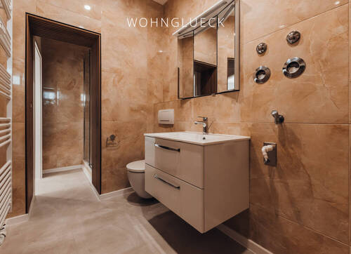 Badezimmer mit Dusche - 