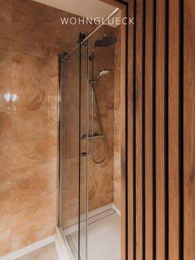 Badezimmer mit Dusche - 