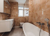 Badezimmer mit Wanne - 