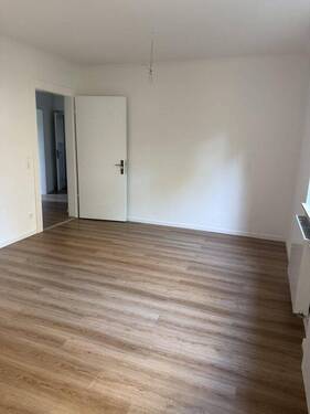 Wohnzimmer - 2 Zimmer Etagenwohnung zur Miete in Stuttgart