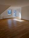 Wohnzimmer mit Blick zum Balkon - 2 Zimmer Etagenwohnung zur Miete in Wildeshausen