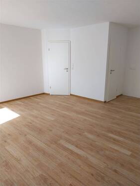 Wohnzimmer mit Blick zum Flur - 2 Zimmer Etagenwohnung in Wildeshausen