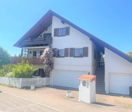 Gebäudeansicht - Schöne kompakte 2 Zimmerwohnung inkl. Terrasse, Garage in gepflegter Wohnlage von Blaustein