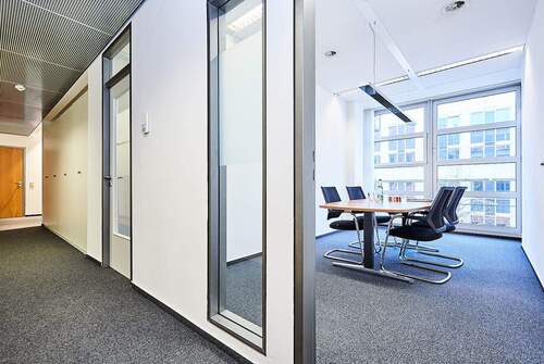 Meetingraum mit Flur - Büro in Hamburg