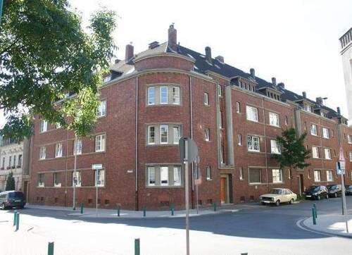 Hausansicht - Groß - Günstig - Zentral - schöne DG-Wohnung