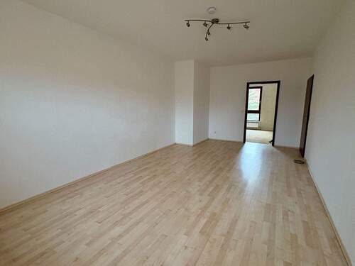 Wohnen - Blick Richtung Schlafen - 2 Zimmer Etagenwohnung in Fürth