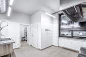 Frisch renoviert und direkt bezugsfertig - Saniert und bezugsfrei! Gastro oder Laden in TOP Lage Wrangelkiez