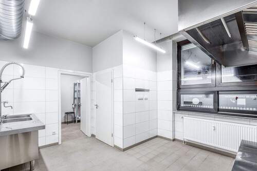 Frisch renoviert und direkt bezugsfertig - Saniert und bezugsfrei! Gastro oder Laden in TOP Lage Wrangelkiez