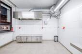 Erster Verkaufsraum - derzeit als Küche - 3 Zimmer Gewerbeobjekt (Büro, Produktion, Verkauf) in Berlin