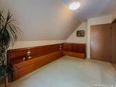 Zimmer Dachgeschoss rechts - 