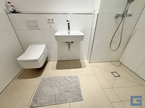 Gäste-WC mit Dusche - 