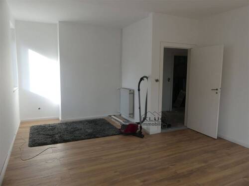 Großes Balkonzimmer im OG - 