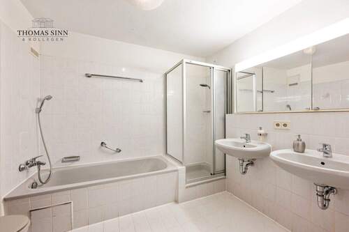 OG: Hauptbadezimmer - 