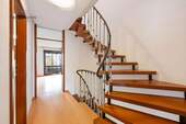 OG: Treppenhaus / Flur - 