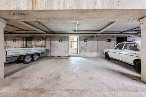UG: Tiefgaragenplätze mit direktem Zugang ins UG des Hauses - 
