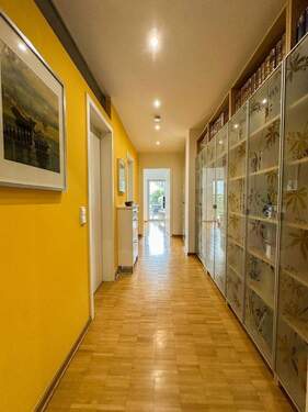 Flur (mit Bibliothek) - 