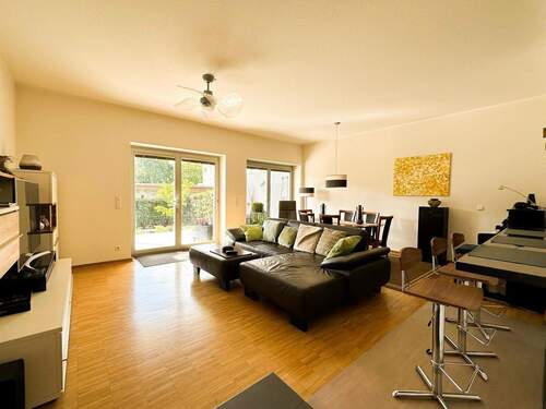 Wohnzimmer - 4 Zimmer Etagenwohnung zum Kaufen in Fürth