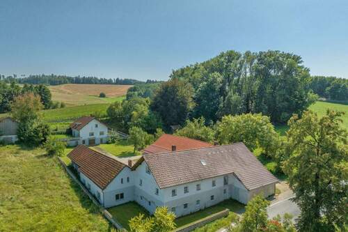 Bild 2 - 9 Zimmer Bauernhaus, Landhaus zum Kaufen in Aidenbach