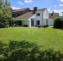 Idyllisch in schöner Waldrandlage - Wertig ausgestattete DHH mit Kamin, EBK, großem Garten u. Garage - Schmitten Oberreifenberg