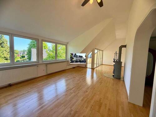 DG Wohnen/Essbereich - Lichtdurchflutete Dachgeschoss Wohnung in D-Urdenbach zu verkaufen
