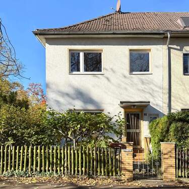 Bild 1 - Charmantes Endreihenhaus mit großem Grundstück in DahlemZehlendorf