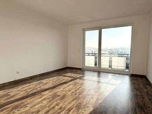 Wohnen - Bezugsfreie Wohnung mit 2 Balkone, Fußbodenheizung und Stellplatz in Finowfurt