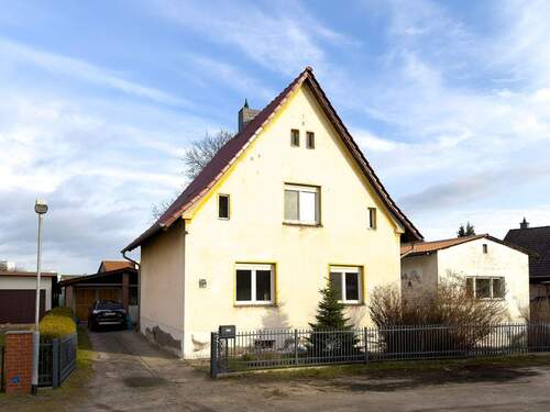 Ansicht - Zweifamilienhaus mit großem Garten und vielseitigem Nutzungspotenzial in ruhiger Lage