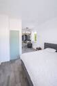 helles Schlafzimmer - 3 Zimmer Mehrfamilienhaus, Wohnhaus zum Kaufen in Delmenhorst