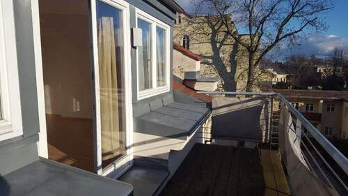 Balkon mit Stadtblick - sonnige 2- RWE im Dachgeschoss mit Balkon und Einbauküche !