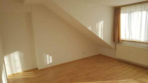 Helles Dachgeschosszimmer - 