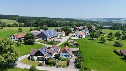 Drohne - 7 Zimmer Mehrfamilienhaus, Wohnhaus in Bad Wurzach