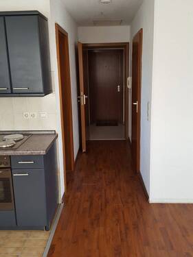Blick zum Flur - 2 Zimmer Etagenwohnung zum Kaufen in Waiblingen