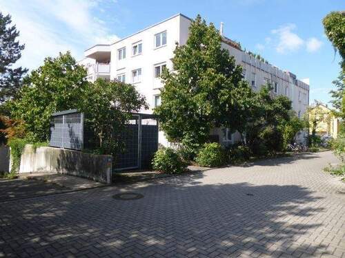 Wohnanlage - Ruhige 3-Zimmer-Wohnung mit Balkon und kleinem Gartenanteil in Nürnberg - Mögeldorf