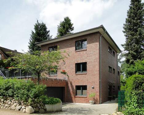 Strassenansicht - Großzügiges Einfamilienhaus in Hamburg Duvenstedt