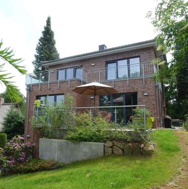 Gartenansicht - 7 Zimmer Einfamilienhaus zur Miete in Hamburg